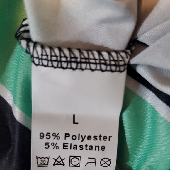 Geometric Patterned Top - Black and Green - Picture 4 of 4